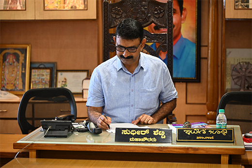 Main news Mayor Sudhir Shetty